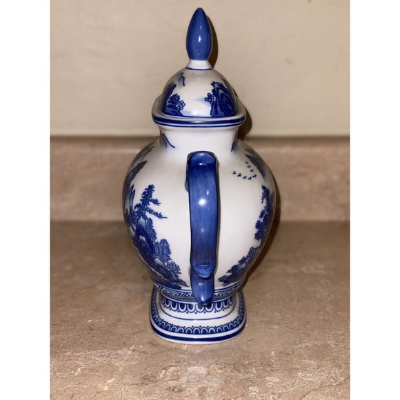 BOMBAY COFFEE /TEAPOT 52 OZ BLUE WILLOW ORIENTAL LANDSCAPE SCENE BLUE & WHITE - Picture 5 of 9